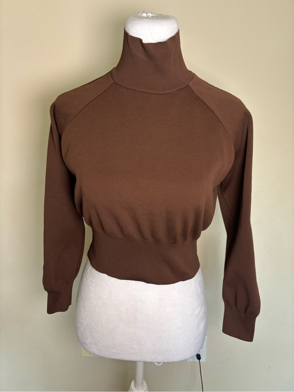 Zara Women’s chocolate brown cropped knit Top Size Small
